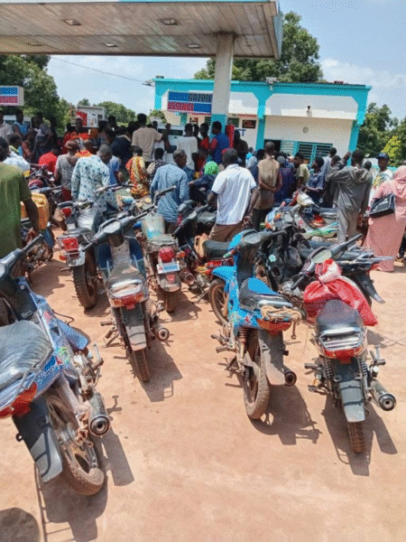 PANIQUE HIER À BAMAKO : LES STATIONS-SERVICE ET POINTS DE VENTE VIDÉS DE LEUR ESSENCE