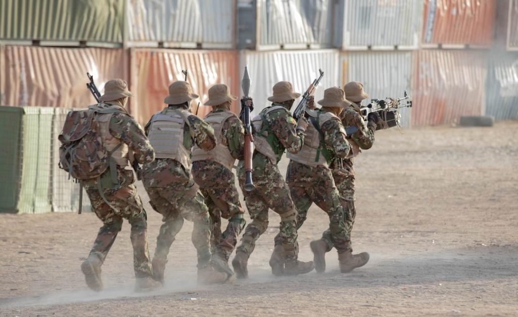 LE PREMIER MINISTRE VISITE : LE CENTRE DE FORMATION DES FORCES ARMÉES