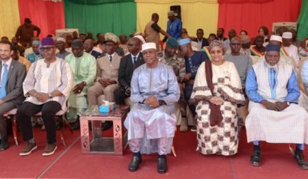 CÉRÉMONIE DE REMISE DE KITS SOLAIRES ET DE SUBVENTIONS DE RÉCOMPENSE DE PERFORMANCE