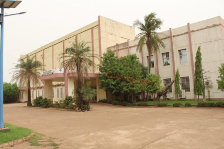 Palais de la Culture . Plus de 90 millions carottés