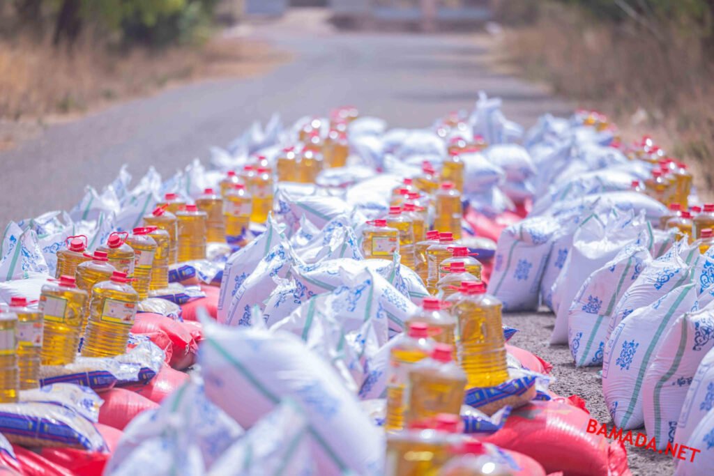 Distribution de kits alimentaires aux personnes âgées de Bourem