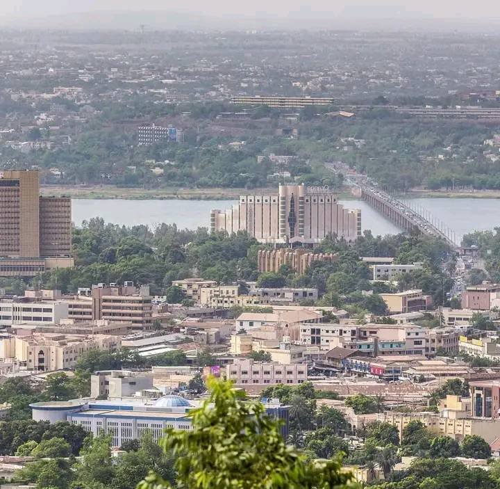 Au Mali koura : Tout le monde sourit, tout le monde triche et la vie continue