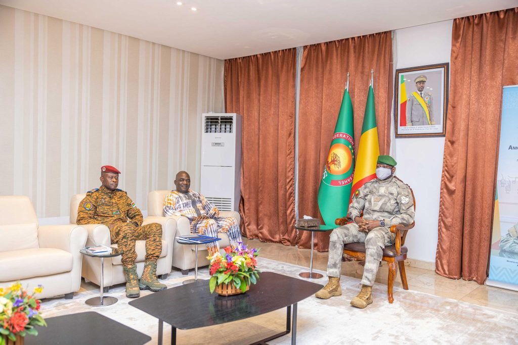 AES : Deux émissaires burkinabè reçus au Palais de Koulouba