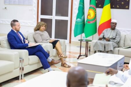 AUDIENCE A LA PRIMATURE : LE PREMIER MINISTRE A REÇU S.E Rachna KORHONEN AMBASSADRICE DES ÉTATS UNIS AU MALI