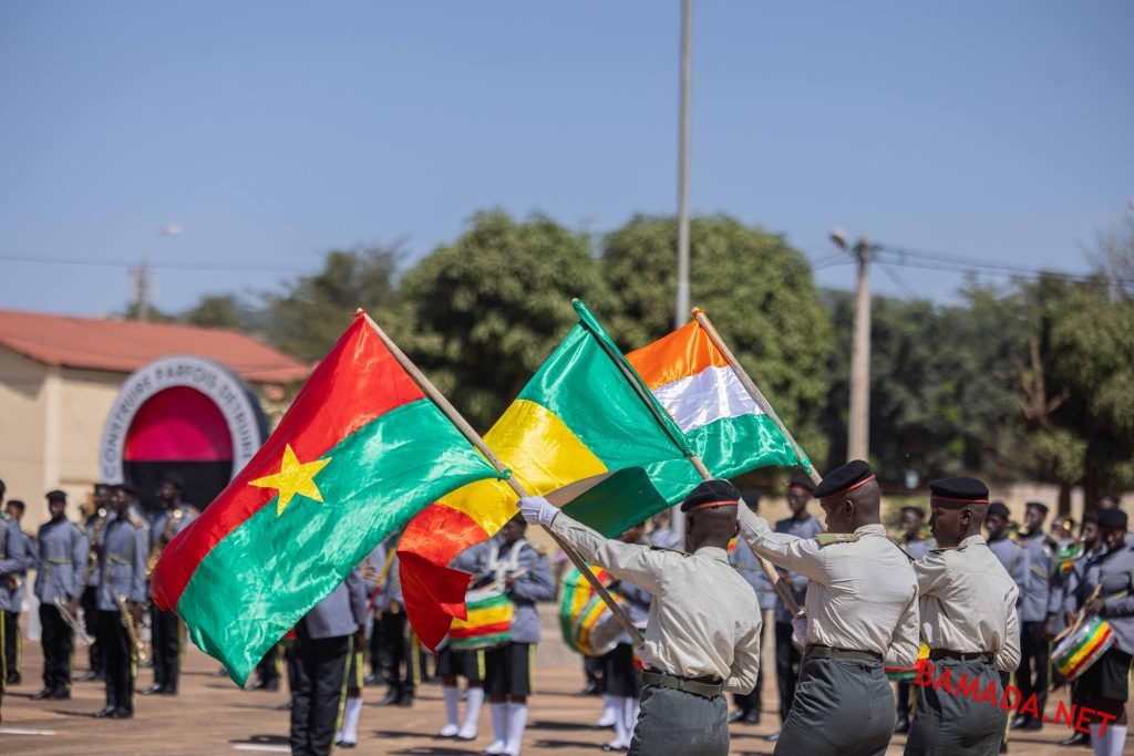 Défense, diplomatie et développement : Au cœur des discussions du sommet des chefs d’État de l’AES à Bamako