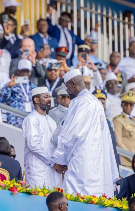 LE GÉNÉRAL D’ARMÉE ASSIMI GOÏTA L’A DÉCLARÉ SUITE À LA CÉRÉMONIE D’INVESTITURE DU PRÉSIDENT GUINÉEN MAMADI DOUMBOUYA : « La Guinée a été l’un des pays à soutenir ouvertement le peuple malien »