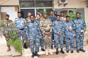 Renforcement de la coopération Armées–Douanes : le Général de Division Oumar DIARRA reçoit le Directeur Général des Douanes.