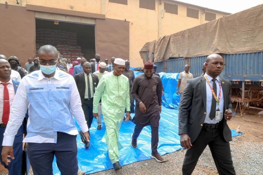 Approvisionnement en denrées : le Premier ministre Abdoulaye MAÏGA sur le terrain