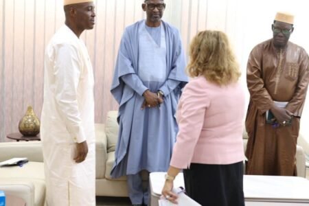 Audience à la Primature : Le Premier ministre reçoit l’Ambassadrice des États-Unis.